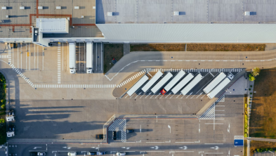 Monitoring centrów logistycznych – jak nowoczesne CCTV chroni magazyny i łańcuch dostaw?