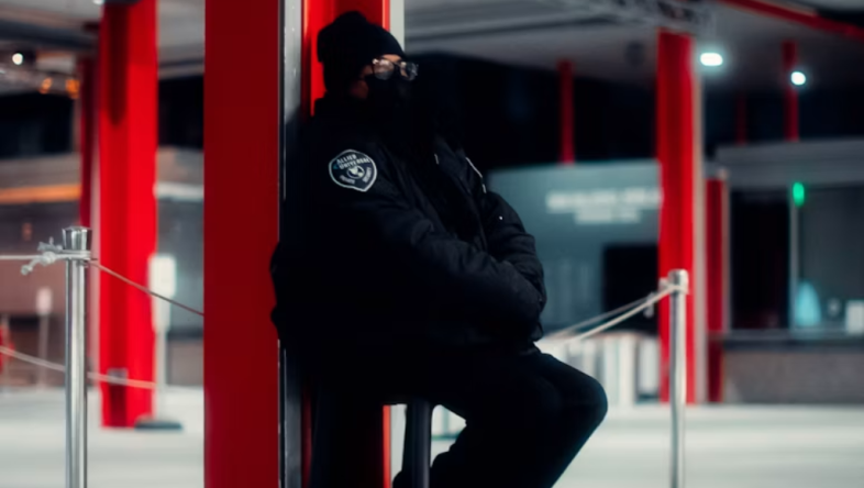 Ochrona nocna magazynów – dlaczego po zmroku ryzyko zagrożeń rośnie?