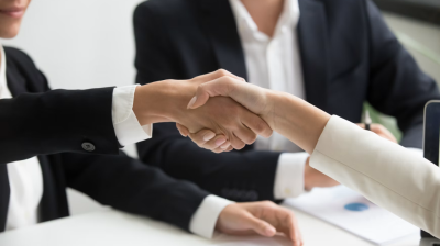 Outsourcing ochrony po wakacjach – kiedy warto przekazać bezpieczeństwo zewnętrznemu partnerowi?