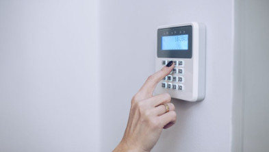 Dlaczego warto zainstalować system alarmowy w domu?